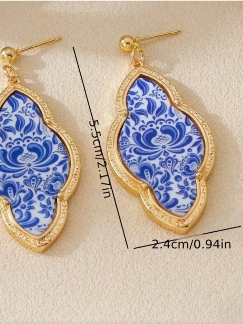 NEW Blue and White Chinoiserie Scalloped Gold Frame Drop Earrings